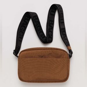 NWOT BAGGU Camera Crossbody in Brown